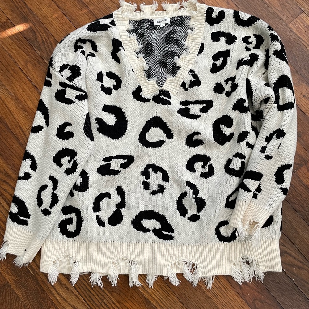 Leopard sweater, distressed